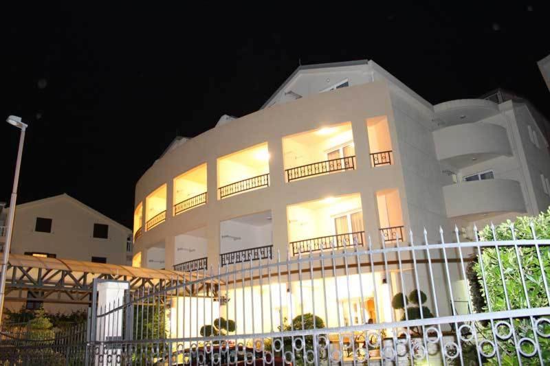 Apartmani Mirenza Budva Buitenkant foto
