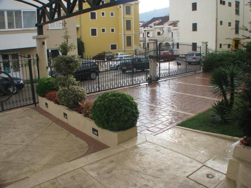 Apartmani Mirenza Budva Buitenkant foto